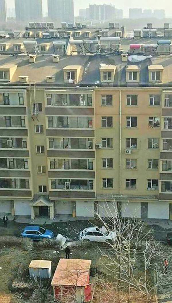 一噸冰塊砸遍車全圖